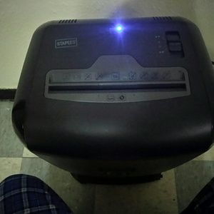 Staples shredder 15 sheet cross threader